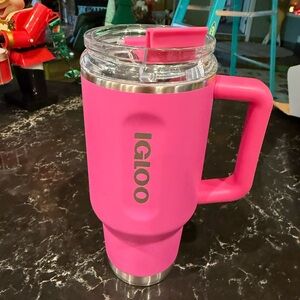 Igloo Vibrant Pink Travel Mug